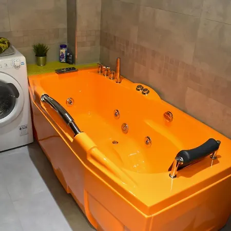 Apartmán New Rooftop With Private Wellness, Sauna & Whirlpool Bath