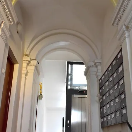 New Rooftop With Private Wellness, Sauna & Whirlpool Bath * Prag
