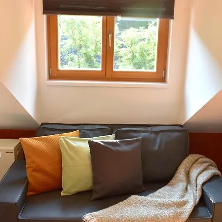 New Rooftop With Private Wellness, Sauna & Whirlpool Bath *