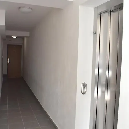 New Rooftop With Private Wellness, Sauna & Whirlpool Bath Apartment Prague