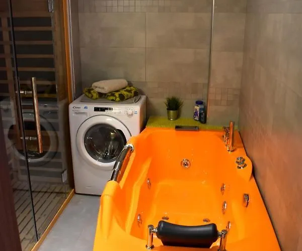 Apartment New Rooftop With Private Wellness, Sauna & Whirlpool Bath *