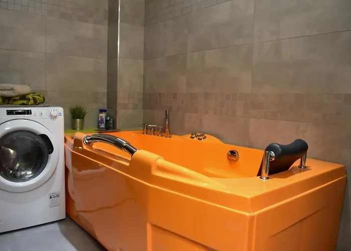 New Rooftop With Private Wellness, Sauna & Whirlpool Bath Apartment Prag