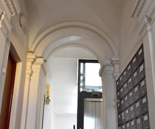 New Rooftop With Private Wellness, Sauna & Whirlpool Bath * Prag