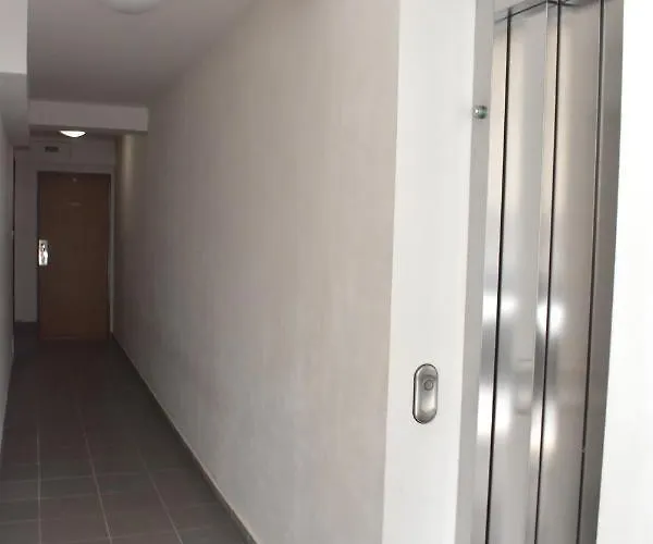 New Rooftop With Private Wellness, Sauna & Whirlpool Bath Apartment Prag